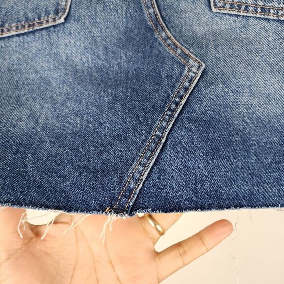 H&M Jean Mini Skirt Denim Medium Wash Frayed Raw Hem Size 8 - Picture 10 of 14